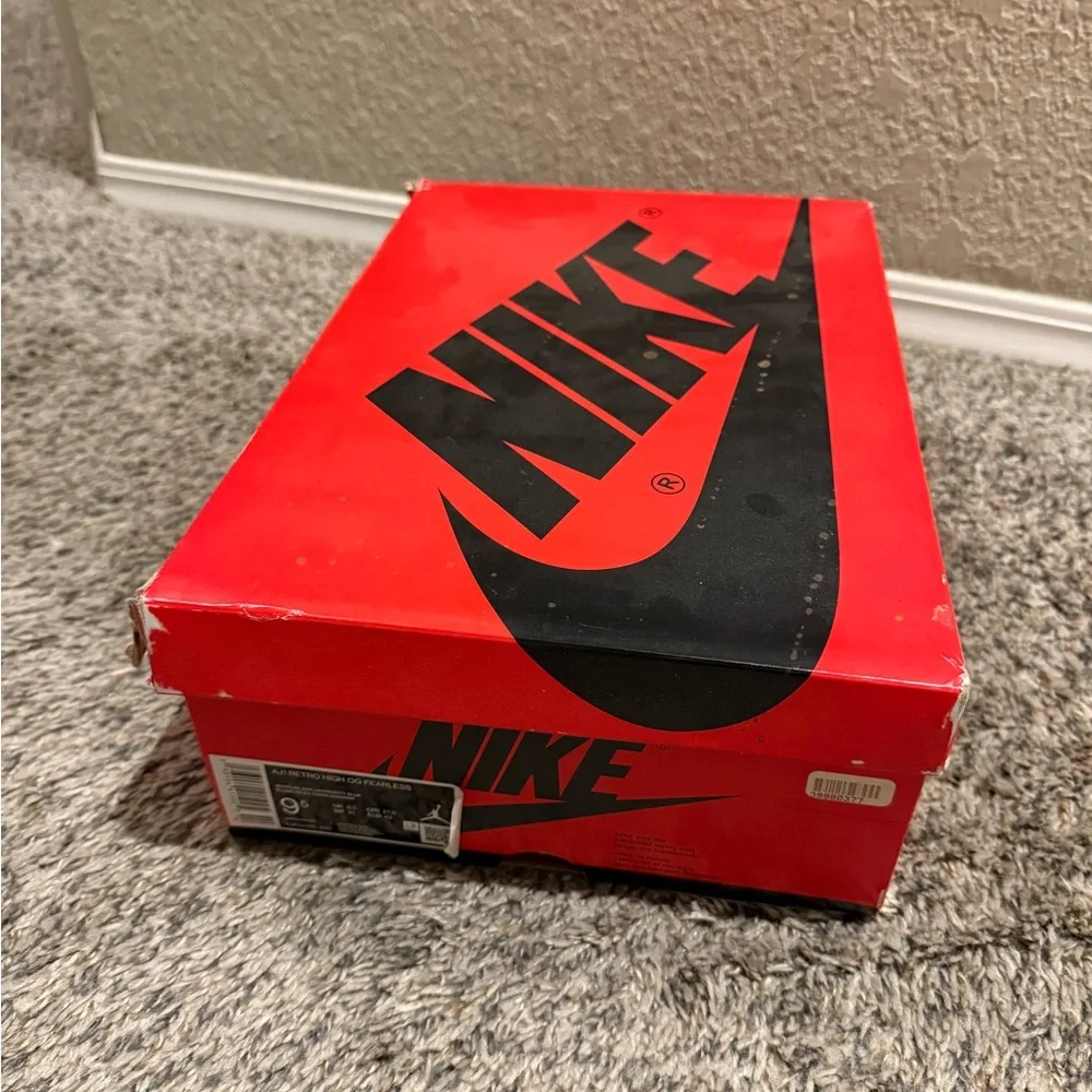 Nike Air Jordan 1 Retro High Fearless UNC Chicago - Picture 8 of 8